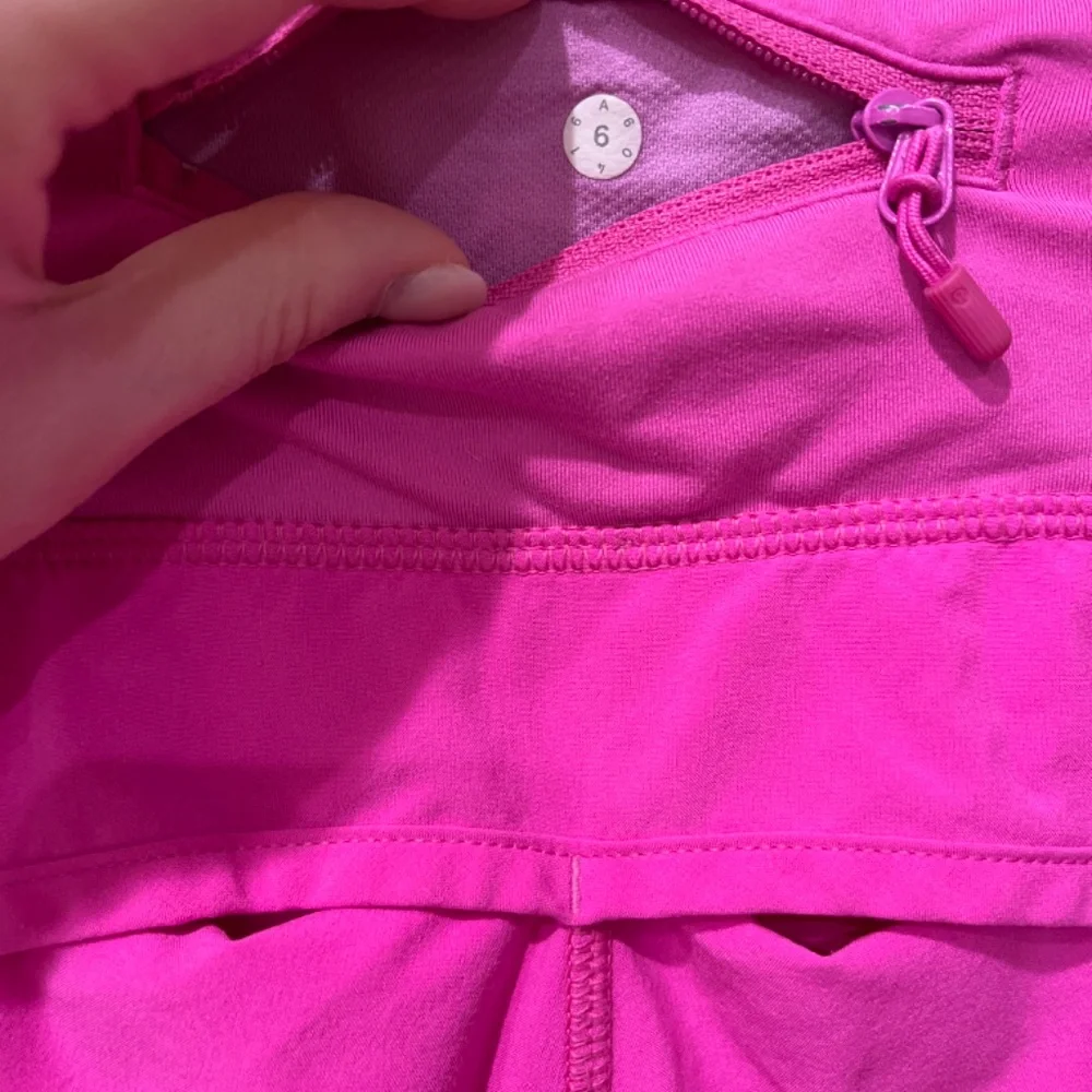 Speed Up Lululemon Shorts Low Rise - Picture 4 of 4